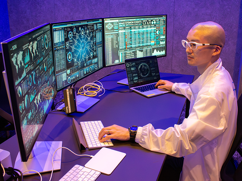 お客さまの大切なシステムや情報を守る