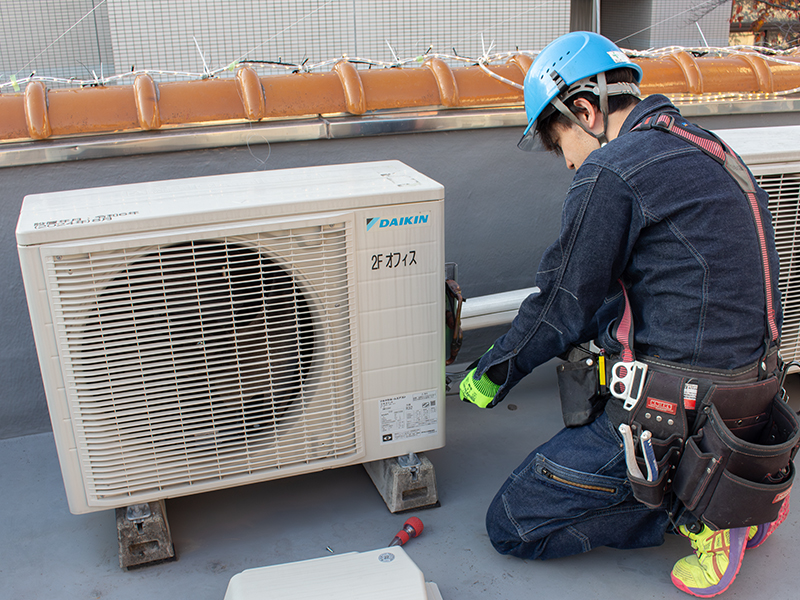 建物に空調設備や換気設備を取り付ける仕事